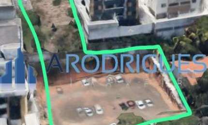 Oportunidade Única: Terreno de 1.891m² na Pituba, Salvador-BA, com contenção Pronta e Alvará para 18 Andares!
