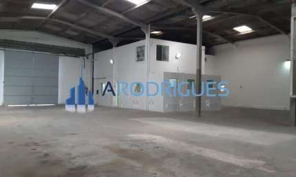 Galpão Comercial em Pirajá  Salvador-BA,possui 7 salas  1.000m² de área na Granjas Rurais Presidente Vargas!
