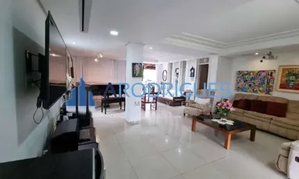 Casa em Itapoan - 5 dormitórios 05 vagas de garagem - Grande Diferencial