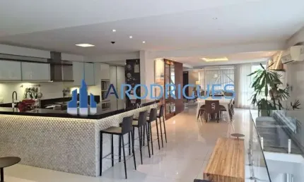 Imponente Casa à Venda de Alto Padrão em Alphaville I, Salvador-BA: 6 quartos, 6 suítes, 6 salas, 10 banheiros, 8 vagas de garagem.