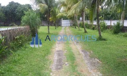 Terreno à venda em Lauro de Freitas, 8.220m², com piscina e campo de futebol