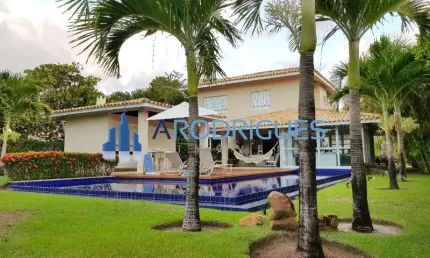 Casa à venda e locação em Sauipe, 3/4, sendo 3 suítes, dependência completa com banheiro e ótima localização!