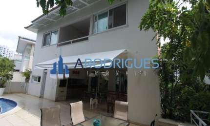 Imponente casa à venda no Alphaville I: 4 suítes, 3 salas, 6 banheiros, 4 vagas de garagem, 601m² de área privativa!
