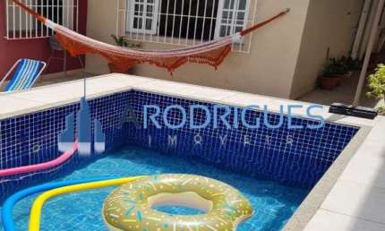 Oportunidade de belíssima Casa em rua pública à venda, 225 m², 4/4 sendo 2 suítes - Itapuã, Salvador