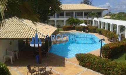 Excelente oportunidade à venda!! Apartamento localizado no centro da linda praia de Guarajuba, todo mobiliado - 100 m da praia de Guarajuba