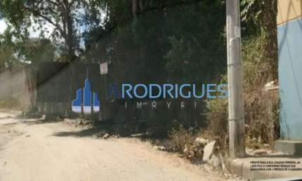Terreno com 4.300m² situado à rua Joaquim Ferreira, principal via do bairro Jardim das Margaridas, próximo do Aeroporto e do Shopping Litoral Norte.