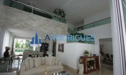 Casa de Alto Luxo em Alphaville I, Salvador-BA: 4 quartos, 4 suítes, 3 salas, 7 banheiros, 6 vagas, 690m2 - Mobiliada e à Venda!