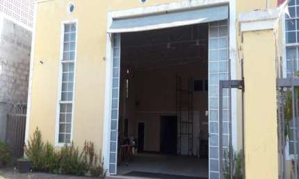 Galpão Comercial para Locação em Lauro de Freitas-BA, Bairro Estrada do Coco: 4 Salas, 5 Banheiros, 4 Vagas de Garagem, 450m² de Área.