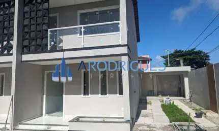 Casa em Condomínio de Luxo em Ipitanga, Lauro de Freitas-BA: 3 Quartos, 3 Suítes, 2 Vagas - 130m²