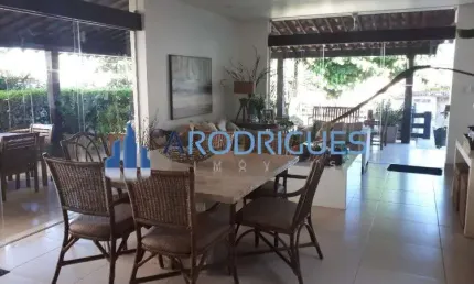 Imponente casa de luxo em condomínio, 4 quartos e 4 suítes em Itapuã, Salvador-BA, com 789m² e 3 vagas. Venha conhecer!
