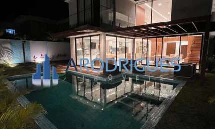 Espetacular Casa em Condomínio à Venda em Camaçari-BA, Vila de Abrantes - 5 Quartos, 4 Suítes, 2 Salas, 4 Banheiros, 4 Vagas, 340m².
