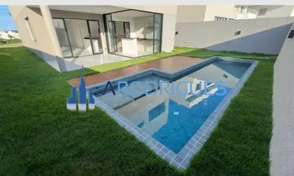 Venda de luxuosa casa em condomínio com 4 quartos e 4 suítes na vila de abrantes, camaçari-ba!