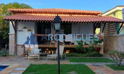 Casa à venda em Salvador-BA, Itapuã: 3 quartos, 1 suíte, 1 sala, 2 banheiros, 4 vagas, 350m² de área. Aproveite!