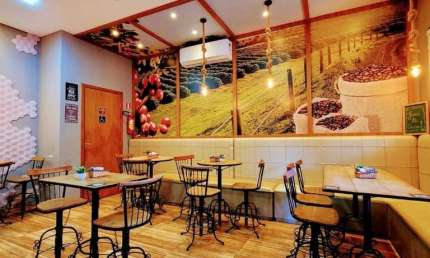 Venda: Cafeteria completa em atividade no centro de Maringá.