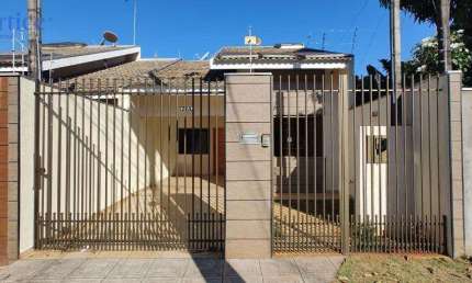 Casa à venda em Maringá, Parque Residencial Aeroporto, com 3 quartos, com 142 m²