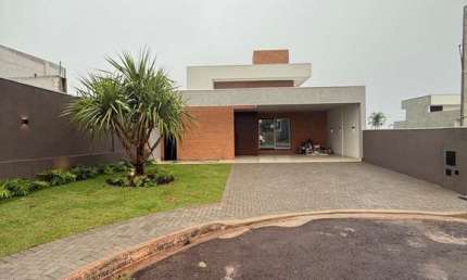 Casa de Alto Padrão no Condomínio Parthenon – 3 Suítes, Área de Lazer Completa – Paranavaí