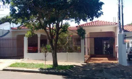 Casa à venda em Maringá, Zona 08, com 3 quartos, com 160 m²