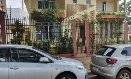 Sobrado à venda em Maringá, Zona 08, com 4 quartos, com 649 m²