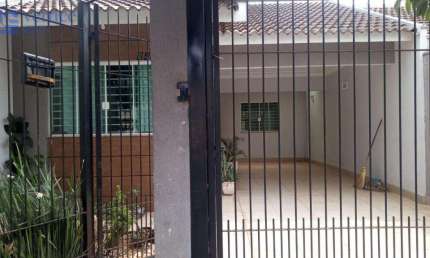 Casa à venda em Maringá, Jardim Paris, com 3 quartos, com 99 m²