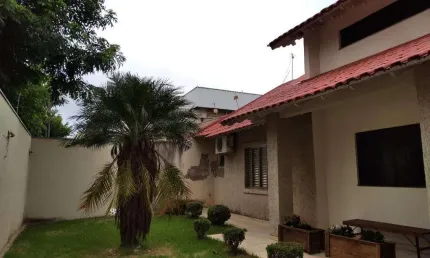 Casa à venda em Maringá, Jardim Catedral, com 3 quartos, com 212 m²