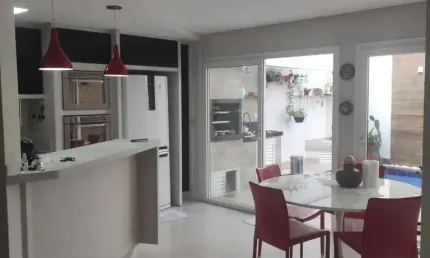 Casa à venda em Maringá, Jardim Paris, com 4 quartos, com 242 m²
