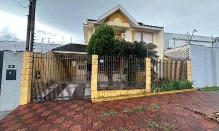 Sobrado à venda em Maringá, Zona 05, com 4 quartos, com 197.88 m²