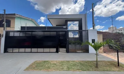 Casa à venda em Maringá, Zona 08, com 4 quartos, com 218 m²
