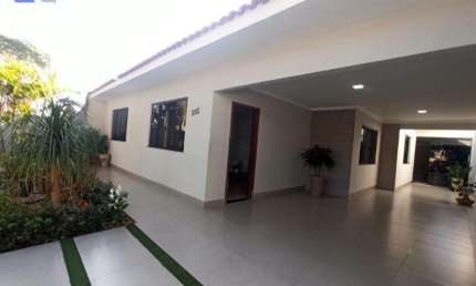 Casa à venda em Maringá, Jardim Lucianópolis, com 3 quartos, com 270 m²