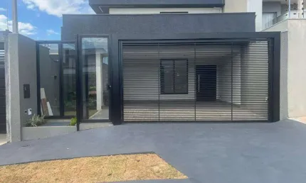 Casa à venda em Maringá, Parque Industrial 200, com 3 suítes, com 142 m²