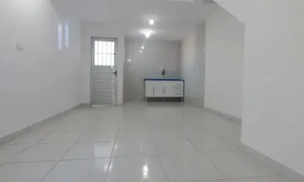 Casa com 2 quartos para alugar no Jardim Guarapiranga, São Paulo 