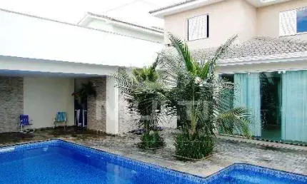 Casa com 3 quartos à venda no Jardim Karaíba, Uberlândia  por R$ 1.800.000