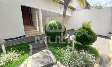 Casa com 3 quartos para alugar na Cidade Jardim, Uberlândia  por R$ 7.500