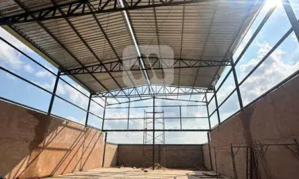 Barracão / Galpão / Depósito para alugar em Laranjeiras, Uberlândia  por R$ 5.800