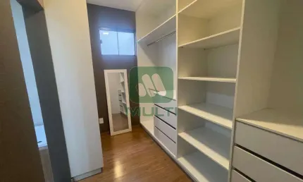 Casa em condomínio fechado com 3 quartos para alugar em Laranjeiras, Uberlândia 