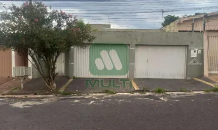 Casa com 3 quartos para alugar no Tibery, Uberlândia  por R$ 3.100
