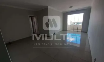 Apartamento com 3 quartos para alugar no Brasil, Uberlândia  por R$ 2.700