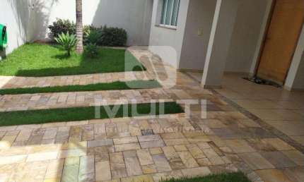 Casa comercial para alugar no Santa Mônica, Uberlândia  por R$ 8.000