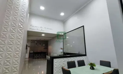 Casa com 3 quartos para alugar no Jardim Europa, Uberlândia 
