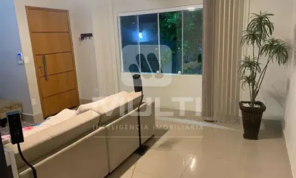 Casa com 3 quartos para alugar no Tabajaras, Uberlândia  por R$ 5.500
