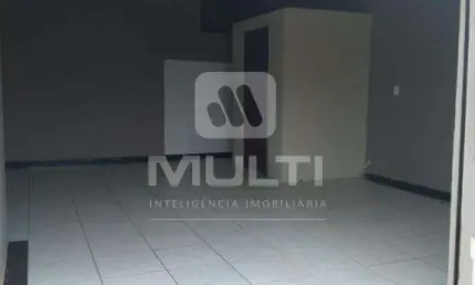 Sala comercial para alugar no Custódio Pereira, Uberlândia  por R$ 750