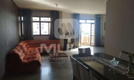 Apartamento com 4 quartos para alugar no Osvaldo Rezende, Uberlândia  por R$ 6.500