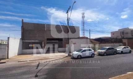 Barracão / Galpão / Depósito para alugar no Bom Jesus, Uberlândia  por R$ 8.900