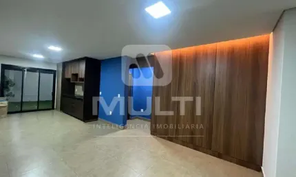 Casa com 3 quartos para alugar no Alto Umuarama, Uberlândia  por R$ 4.000