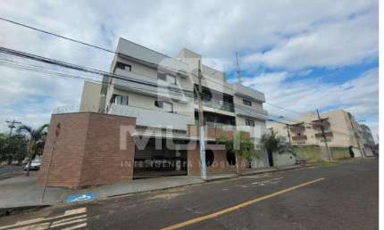 Apartamento com 3 quartos para alugar no Umuarama, Uberlândia  por R$ 3.300