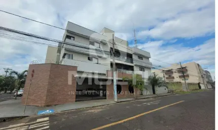 Apartamento com 3 quartos para alugar no Umuarama, Uberlândia 