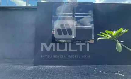 Sala comercial para alugar no Brasil, Uberlândia  por R$ 1.900