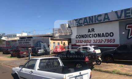 Barracão / Galpão / Depósito para alugar no Brasil, Uberlândia  por R$ 35.000