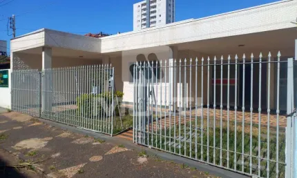 Casa com 4 quartos para alugar na Nossa Senhora Aparecida, Uberlândia  por R$ 6.000