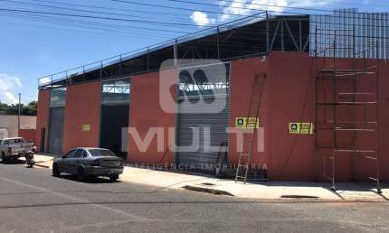Barracão / Galpão / Depósito para alugar em Granada, Uberlândia  por R$ 5.500