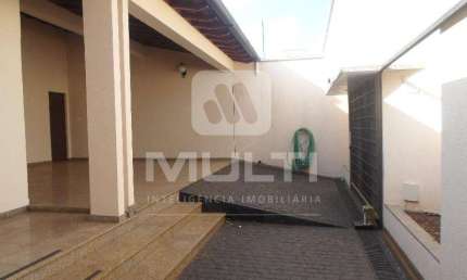 Casa comercial para alugar no Brasil, Uberlândia  por R$ 7.300